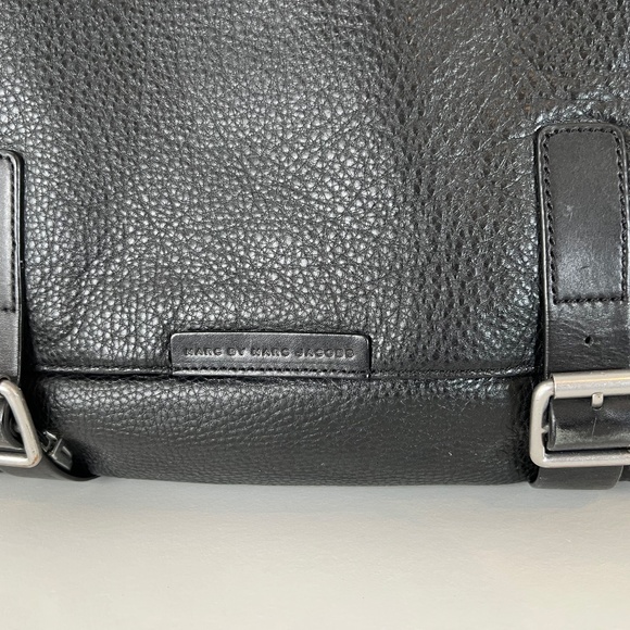 Marc by Marc Jacobs - Men's Briefcase in Grained/Pebbled Italian Leather + Charm - Picture 6 of 16